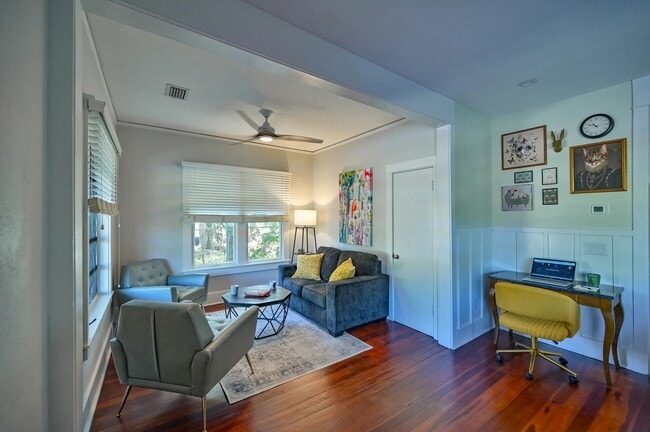 Photo - 2408 Hillview St