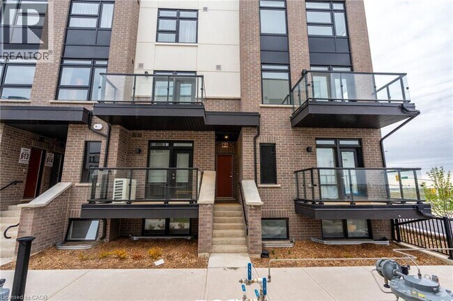 Photo - 1585 Rose Way