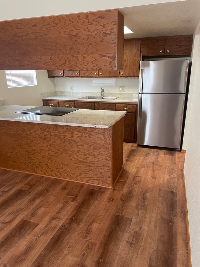 Building Photo - 2485 S Mountain View Dr Unit A