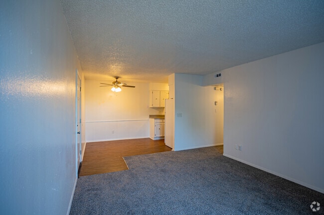 2BR, 1BA - 950SF
