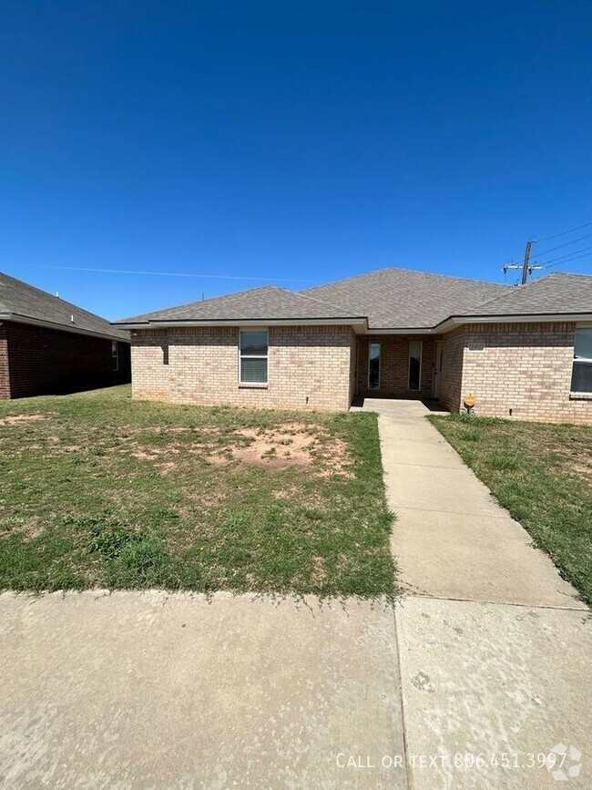 Building Photo - 3 bed, 3 bath with large back yard! Rental