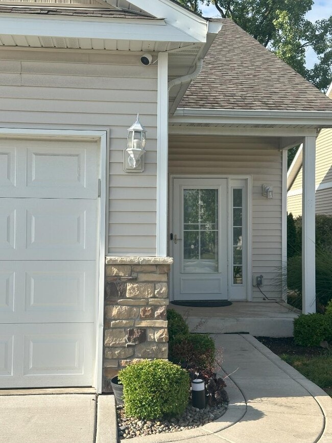 Photo - 107 Summertree Dr House