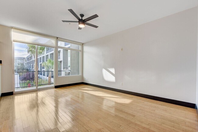 Photo - Loft 5 #310- Stunning 1Bd/2.5Ba Two Level ...