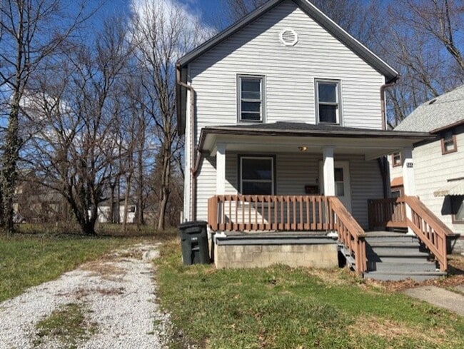 Building Photo - Large 4-Bedroom Home in University Park Near Downtown Akron