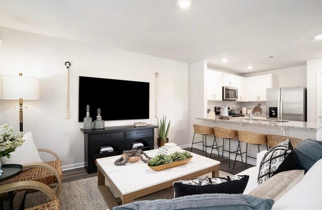 Photo - 319-323 Honeystone St