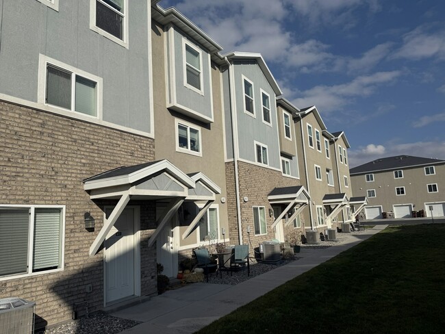 Photo - 98 E 670 N St