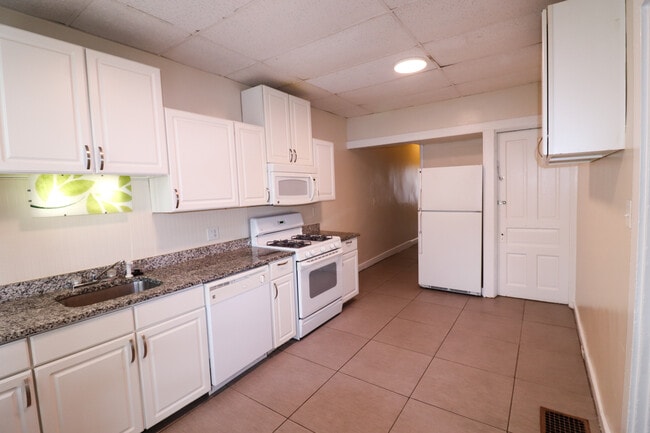 Photo - 2615 Eden Ave Apartamentos