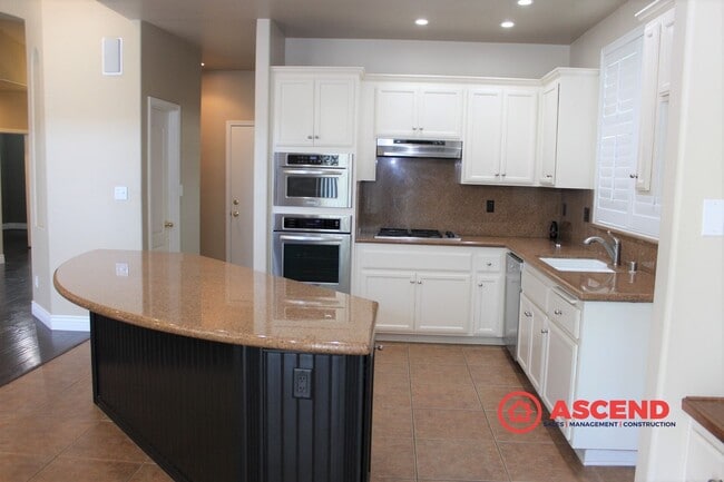 Photo - Beautiful 4 Bed / 2 Bath Home in Desirable Seven Oaks Community!