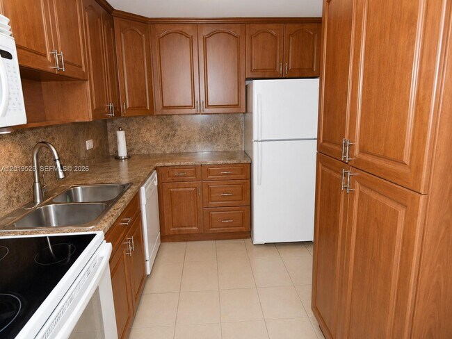 Photo - 447 NE 195th St Unit 117