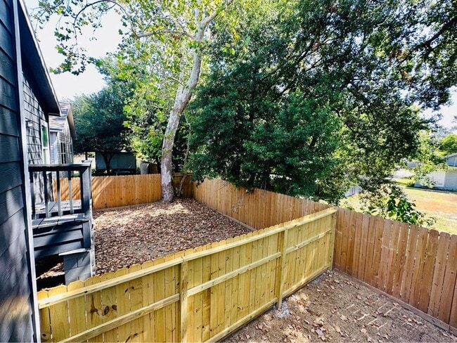 Photo - 4302 Hirsch Rd