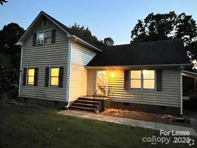 Building Photo - 2004 Waxhaw Rd Rental