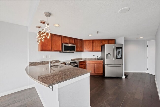 Photo - 100 Park Ave W