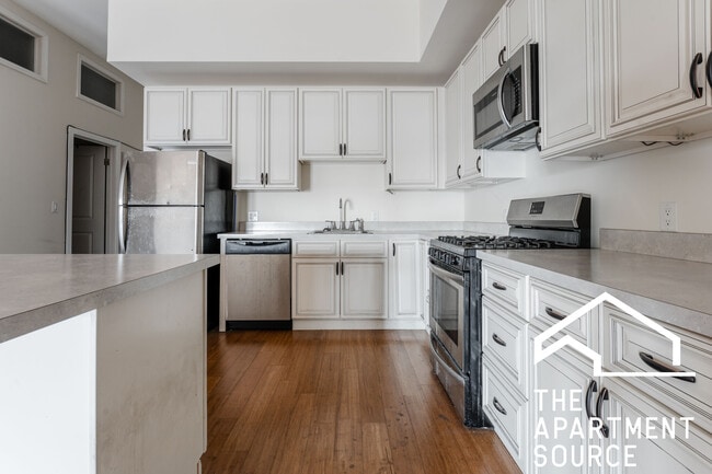Photo - 2358 N Clybourn Ave Apartments Unit 3