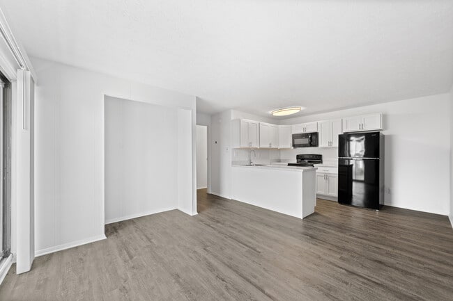 Renovated kitchen - The Heritage at White Pond Rental