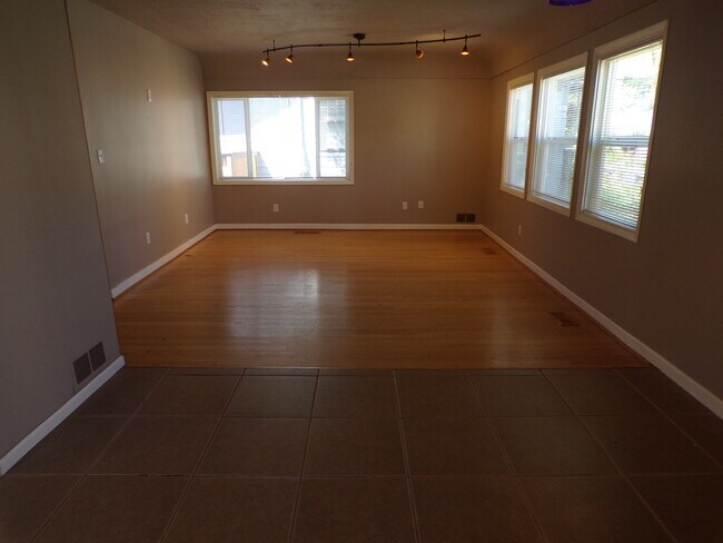 Photo - 424 SW Pendleton St