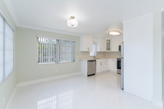 Photo - 555 S Luna Ct Hollywood, FL 33021