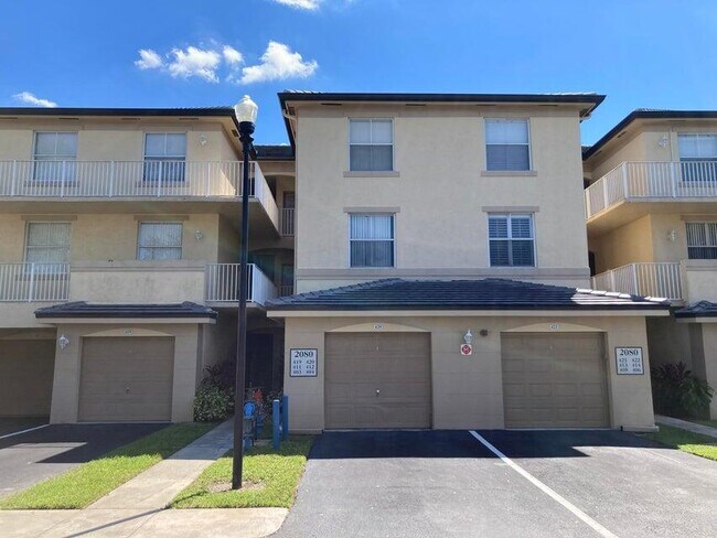 Building Photo - 2080 Greenview Shores Blvd