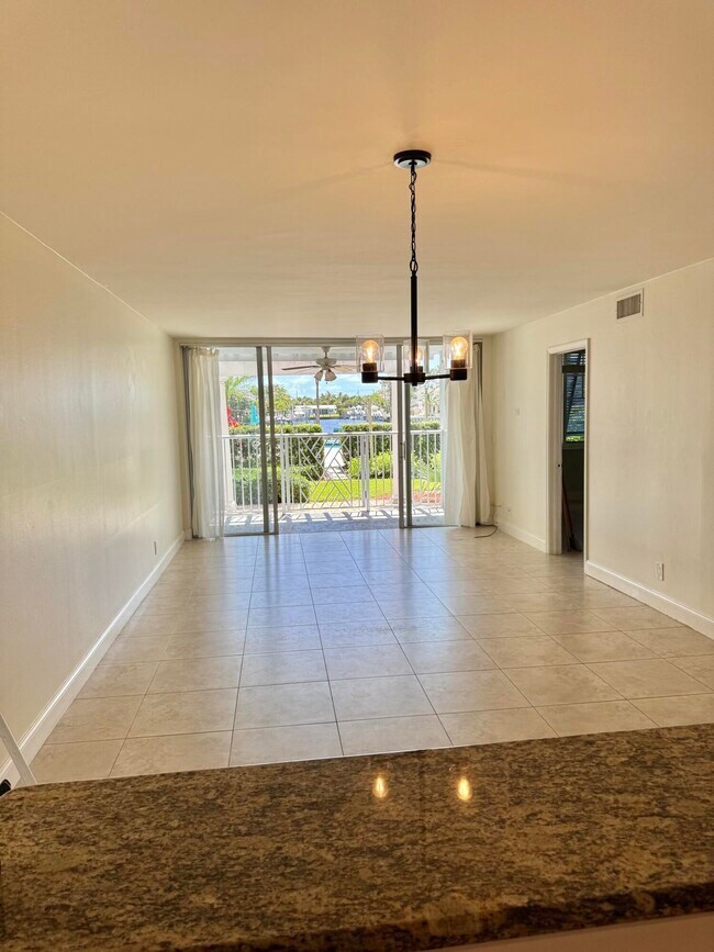 Photo - 651 E Woolbright Rd Unidad 103