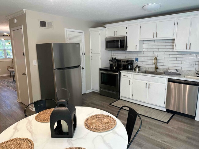 Photo - 2501 Redwood Ct Unit 1