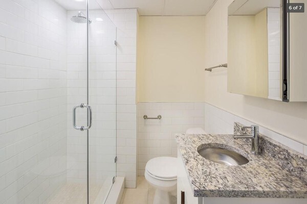 Photo - 360 Newbury St Unidad 11