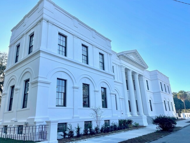 Photo - 315 W 38th St