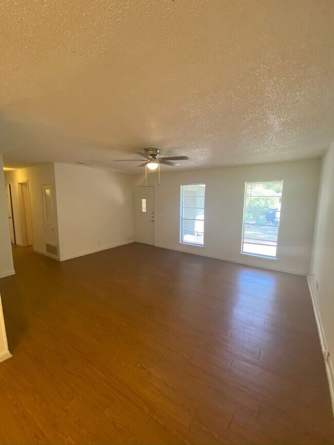 Photo - 3402 S Oak Dr Unidad B