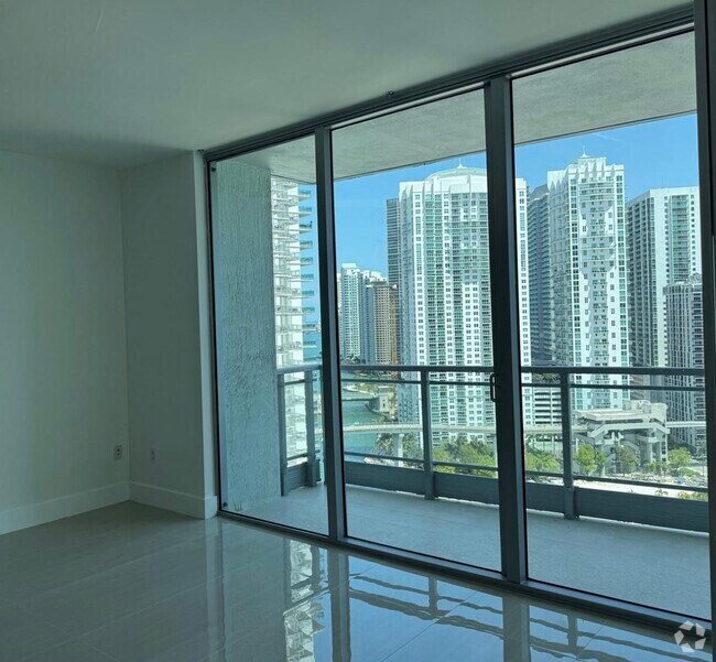 Building Photo - 90 SW 3rd St Unit 2403 Rental