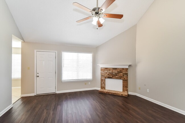 Photo - 7082 Hampton Dr