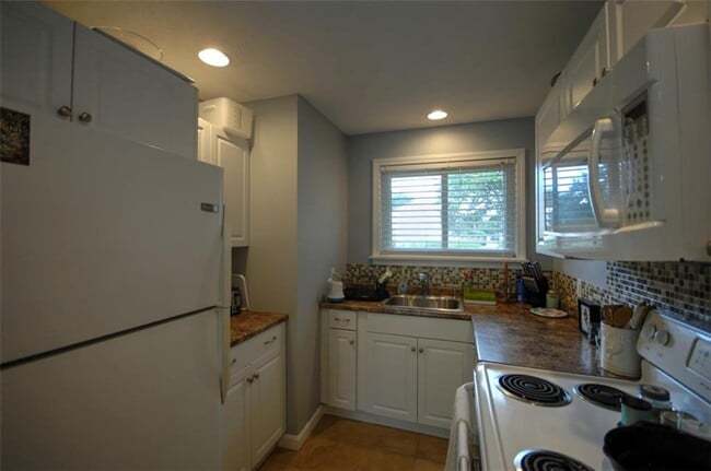 Photo - 10 E Beach Rd