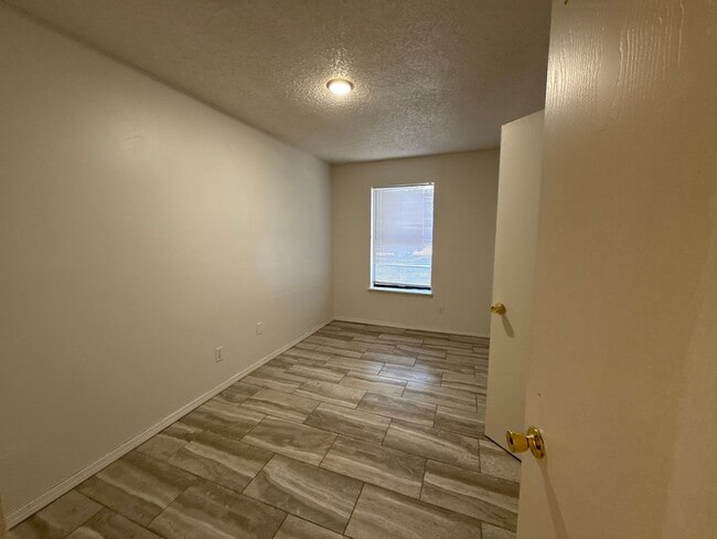 Photo - 911 Harris Dr