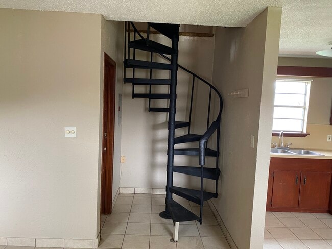 Photo - 985 N Iowa Ave