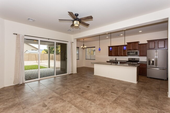 Photo - 926 N Gomez St