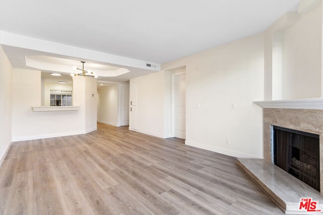 Building Photo - 535 W 4th St Unit 110