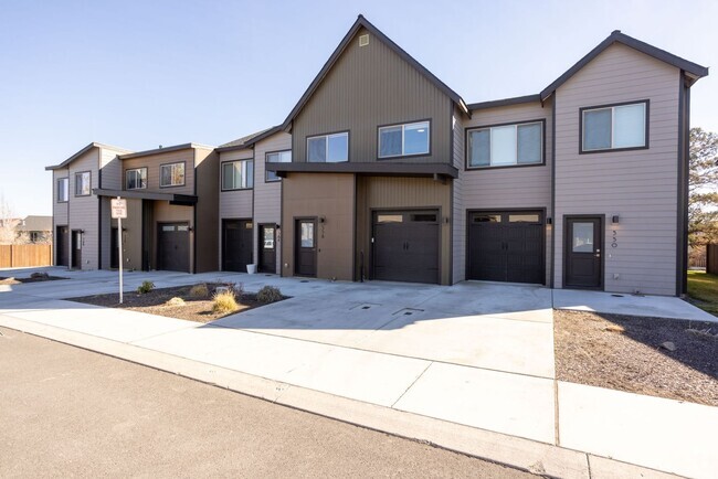 Building Photo - 558 NW 28th Ct Rental