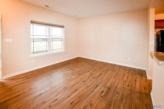 Photo - 324 Falling Water Ln SW