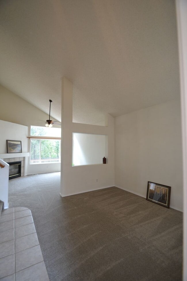 Photo - 815 Riverview Ln