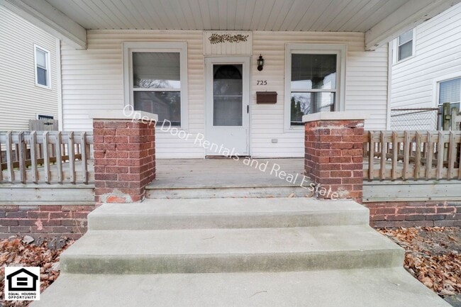 Photo - 725 Huffman St