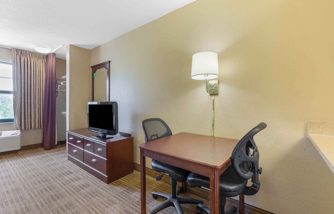 Photo - Furnished Studio-Chicago - Rolling Meadows