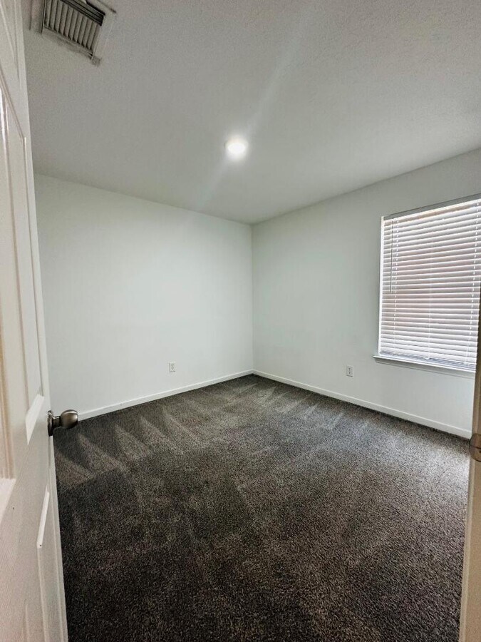 Photo - 6946 Paris St