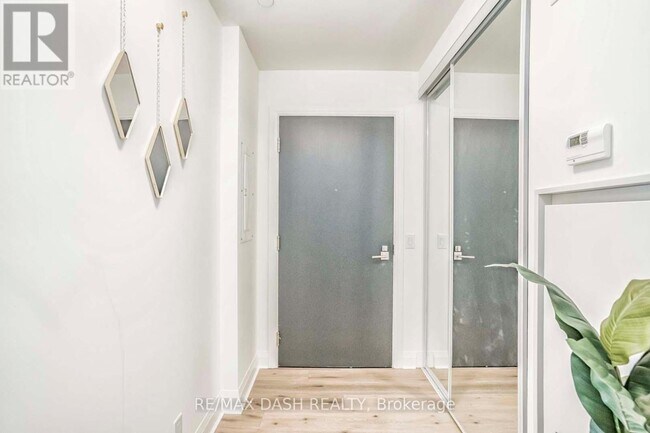 Photo - 151 Avenue Rd Unité 205