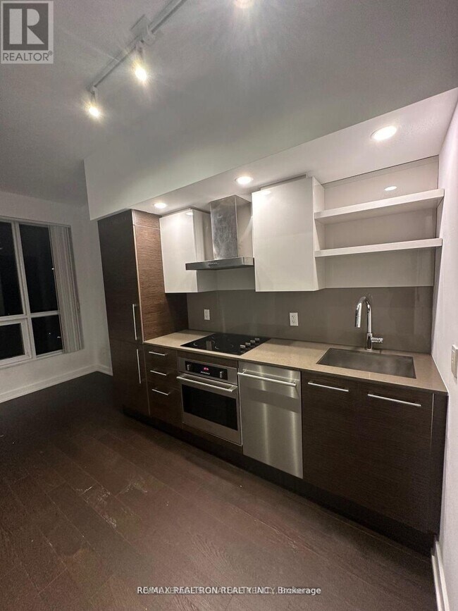 Photo - 1030 King St W Unité 1008