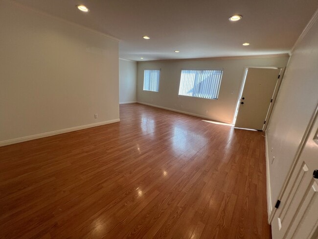 625 E Cypress Ave Unit B