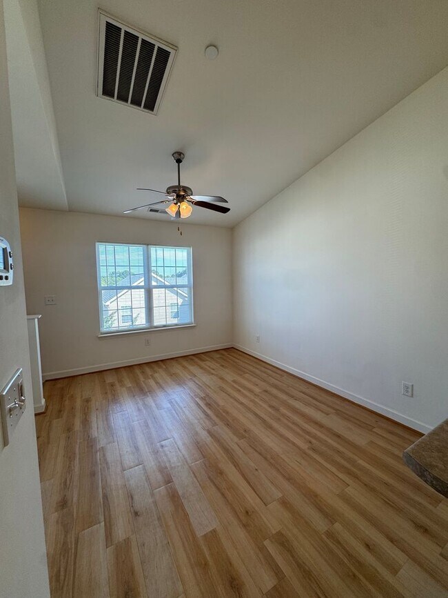 Photo - 914 Brawley School Rd