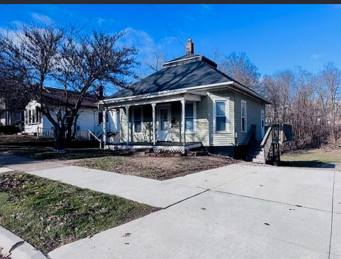 Photo - 113 E Fulliam Ave