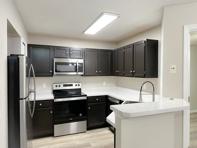 Building Photo - HIDDEN VILLAGE • 2 bd • 2 ba • 792 ft² HEATHROW AREA) Unit 963 HC 203