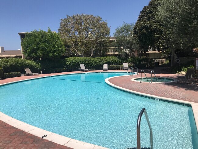 Photo - 6542 Ocean Crest Dr Unidad B210