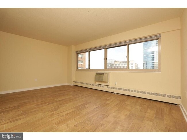 Photo - 2101 Chestnut St Unit 826
