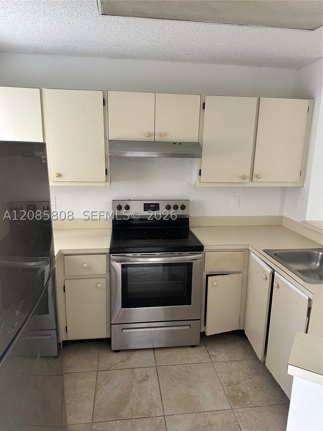 Building Photo - 8730 N Sherman Cir Unit 308