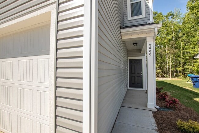 Photo - BEAUTIFUL 3 Bedroom Home - Fox Creek - AVA...