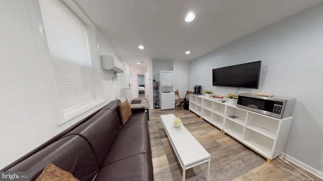 Photo - 2014 Fleet St